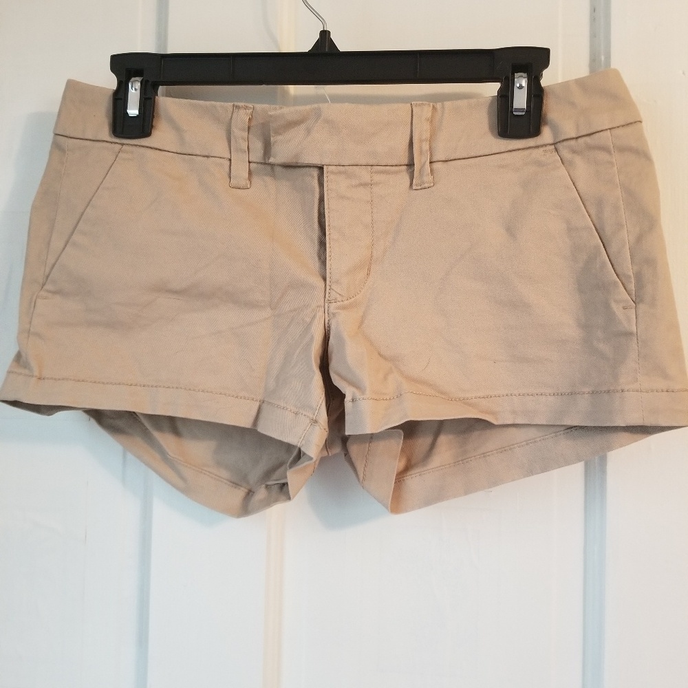 American eagle tan shorts